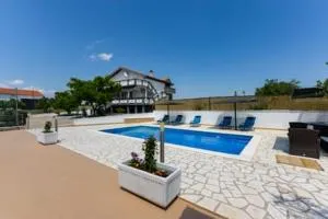 Villa Luka - Rastane