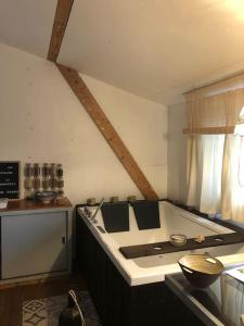 Chalets Cosy Cabane Boise solaire, Balneo bath et toilette seche a la Ferme : photos des chambres