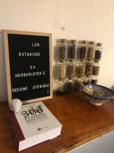 Cosy Cabane Boise solaire, Balneo bath et toilette seche a la Ferme