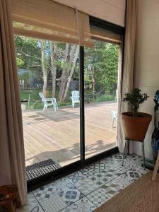 Cosy Cabane Boise solaire, Balneo bath et toilette seche a la Ferme