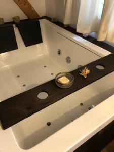 Chalets Cosy maison solaire + jacuzzi a la Ferme : photos des chambres