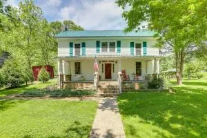 Marshall Cottage on 1895 Tobacco Farm with Hot Tub! - Mars Hill