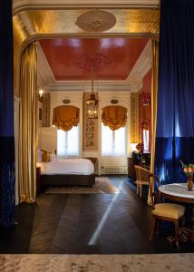 King Suite with Balcony room in Cabosse Suites & Spa