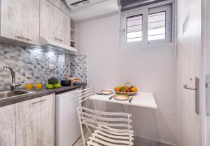 Mella Roa - Teal studio