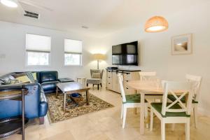 St Augustine Cottage with Fire Pit - Walk to Pier!