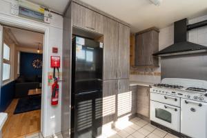 Free Parking Coastal Modern One Bedroom Apartment