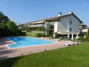 Apartment mit Poolblick