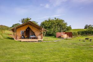 Under the Oak Glamping