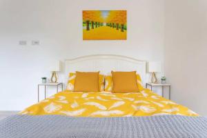 Cosy bright & large 4 bedroom Flat With parking