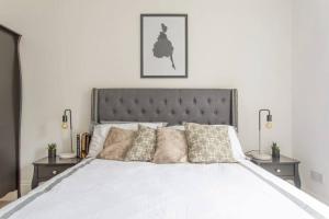 Cosy bright & large 4 bedroom Flat With parking