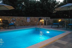 Villa Kaoru brand new Villa with a heated swimming pool