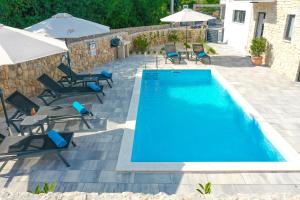 Villa Kaoru brand new Villa with a heated swimming pool