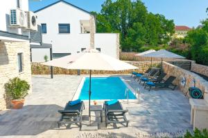 Villa Kaoru brand new Villa with a heated swimming pool