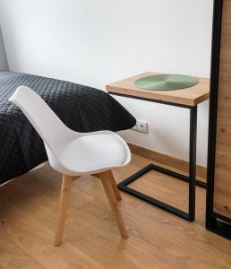 Wola Skwer Sunny Apartment by BookingHost