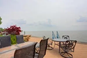 Waterfront Luna Pier Home 14 Mi to Downtown Toledo - 敦提