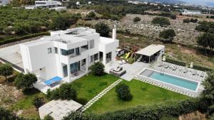 Villa Mia Heated pool Pickleball court kids area Center 8 min beach 2km