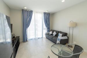 10 on Bellamare near the Beachfront