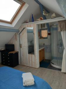 B&B / Chambres d'hotes La Bord de Mer (au Portail Bleu) : photos des chambres