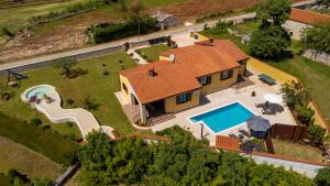 Villa Karin - Mediterranean Charm with Private Pool and Lush Waterfall Gardens