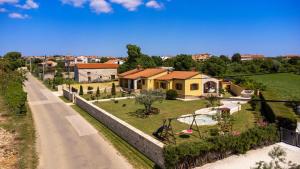 Villa Karin - Mediterranean Charm with Private Pool and Lush Waterfall Gardens