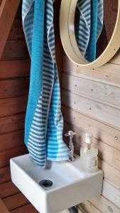 Cosy Farmhouse Glamping