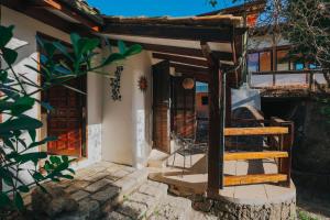 Casa em condomínio fechado e lazer à beira-mar