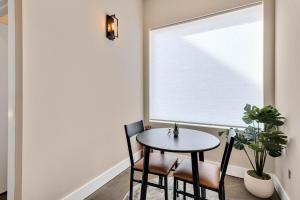 Luxurious Industrial Downtown Suite