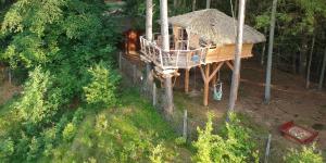 Treehouse U rybníka