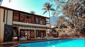 Casa L2 em condomínio fechado frente a praia Maresias