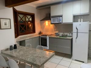 Casa L2 em condomínio fechado frente a praia Maresias