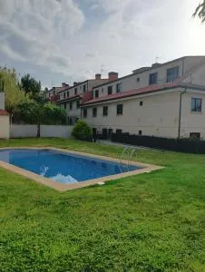 Apartamento con terraza y piscina - Castiñeiras