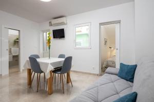 Lovely Central Apartment Ivana With Terrace