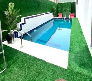 Morak homes - Smart luxury 4-bed with private swimming pool, PS5, snooker, mini gym in reserved secured estate - Kaba