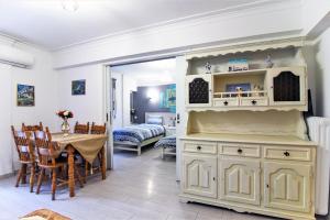 Best neighbourhood apartment in Athens near metro station & hospitals