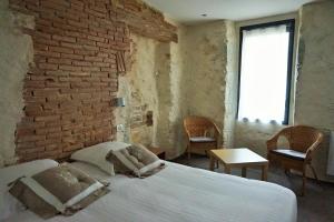 Hotels Hotel de la Couronne : photos des chambres