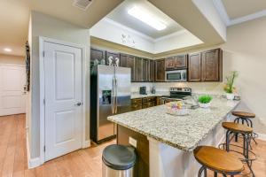 Miramar Beach Condo with Pool - Walk to Beach!