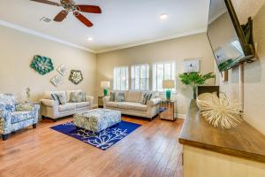 Miramar Beach Condo with Pool - Walk to Beach!