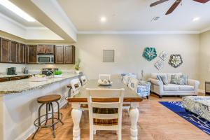 Miramar Beach Condo with Pool - Walk to Beach!
