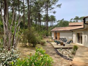 Maisons de vacances Luxurious Holiday Home in Gironde with Private Garden : photos des chambres