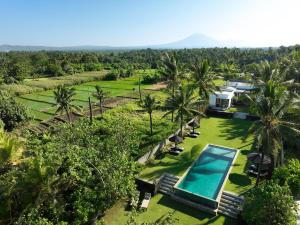 Black Beach Villa - Absolute Beachfront Escape