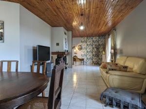 Maisons de vacances Gite Eguzon-Chantome, 3 pieces, 6 personnes - FR-1-591-422 : photos des chambres