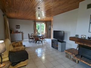 Maisons de vacances Gite Eguzon-Chantome, 3 pieces, 6 personnes - FR-1-591-422 : photos des chambres