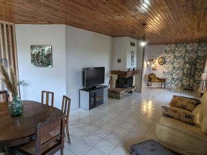 Maisons de vacances Gite Eguzon-Chantome, 3 pieces, 6 personnes - FR-1-591-422 : photos des chambres