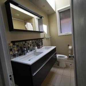 A bright and tidy room in midtown near subway