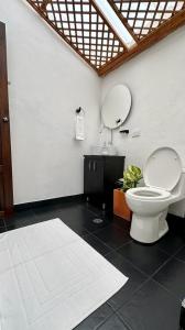 Casa Clásica con Chimenea!