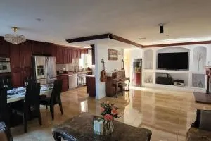 Luxstay in Huntington Beach - Midway City