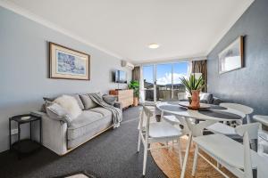 Horizons 306 - Deluxe Lake Front Studio l Pool l Tennis l WiFi l BBQ