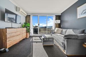 Horizons 306 - Deluxe Lake Front Studio l Pool l Tennis l WiFi l BBQ