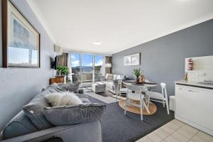 Horizons 306 - Deluxe Lake Front Studio l Pool l Tennis l WiFi l BBQ