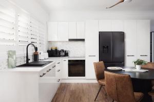 Little Beach Boutique Apartment Whole Property